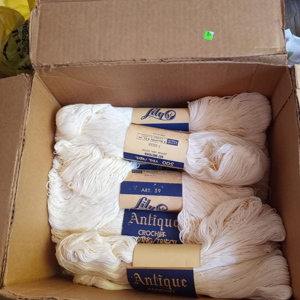 20 Antique Lily Crochet Yarn in Cream - Picture 5 of 6